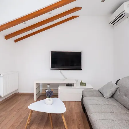 Apartman Karlo & Filip *