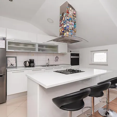 Karlo & Filip Σίμπενικ