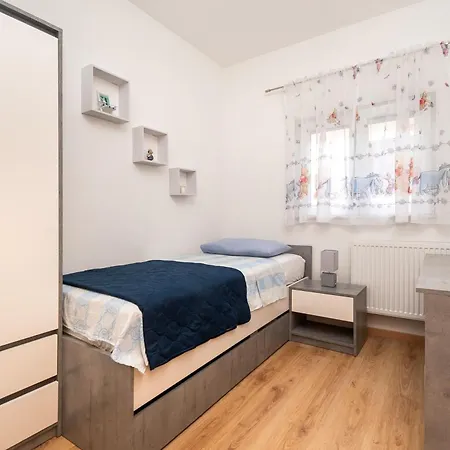 Karlo & Filip * Σίμπενικ